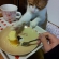 猫画像｜いいな、チーズケーキ....えいっ！ 